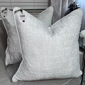 1-NWT CALLISTO HOME
DECORATIVE THROW PILLOWS
(Read description for details)